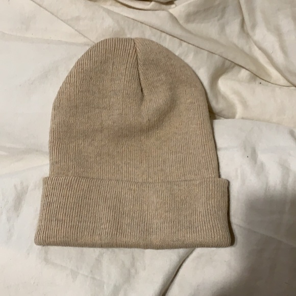 plain minimalist beanie - Picture 2 of 3